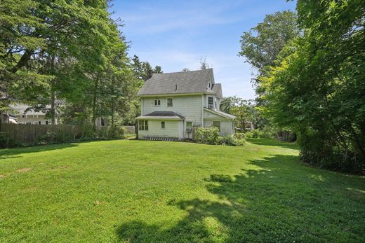 Detached House in Bernardsville, Somerset County