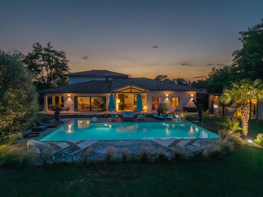 Detached House in Sathonay-Village, Rhône