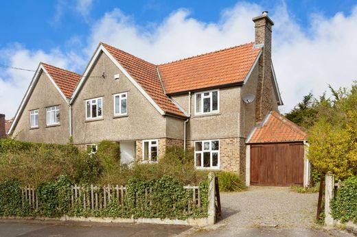 Semidetached House in Foxrock, Dún Laoghaire-Rathdown
