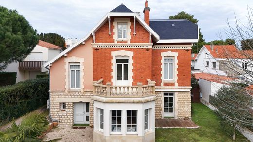 Semidetached House in Saint-Sulpice-de-Royan, Charente-Maritime