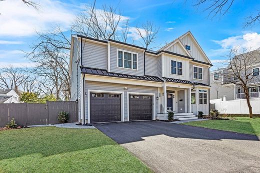 Detached House for sale in Arlington