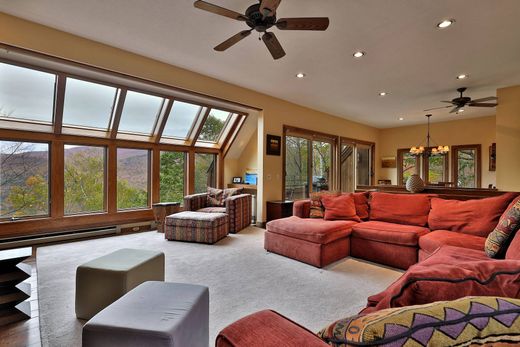 Luxury home in Plymouth, Windsor County