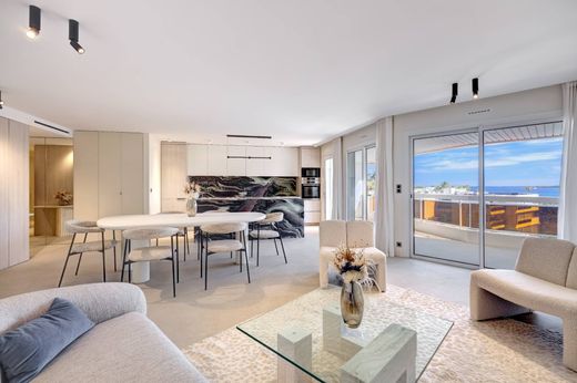 Apartment / Etagenwohnung in Cannes, Alpes-Maritimes