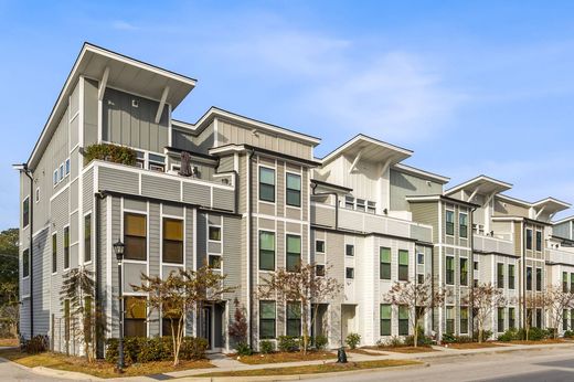 Luxury home in North Charleston, Charleston County