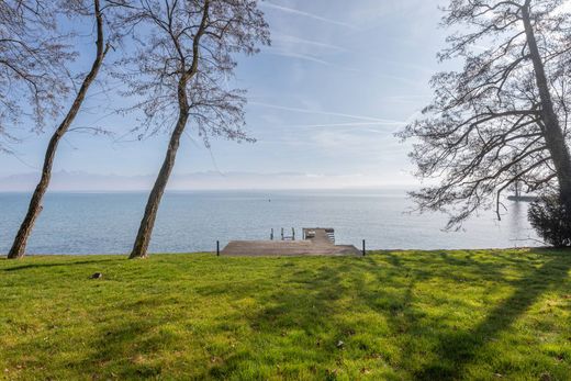 Detached House in Dully, Nyon District