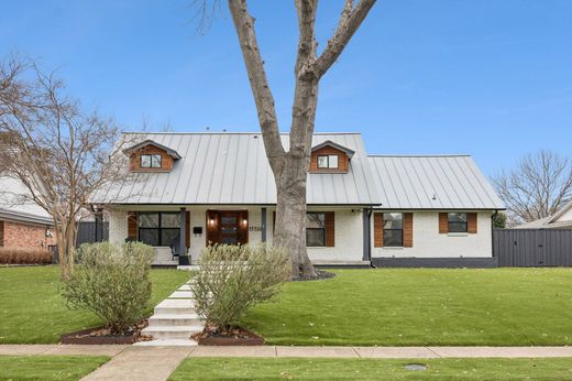 Detached House in Dallas, Dallas County