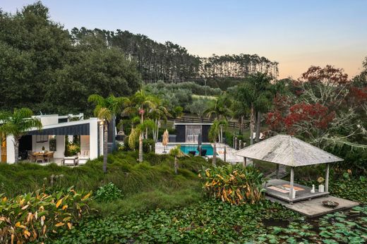 Luxury home in Rodney Point, Auckland