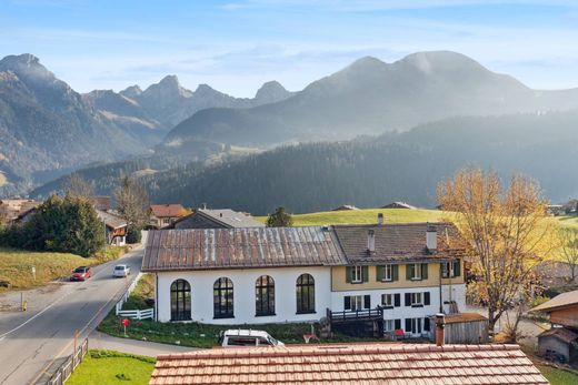 Château-d'Oex, Riviera-Pays-d'Enhaut Districtの一戸建て住宅