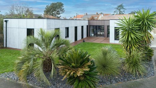 Detached House in Saint-Sébastien-sur-Loire, Loire-Atlantique