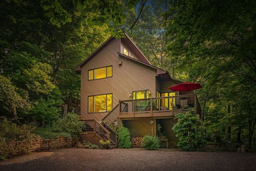 Detached House in Hamilton, Ontario