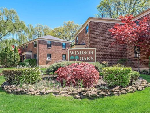 Luxury home in Oakland Gardens, Queens