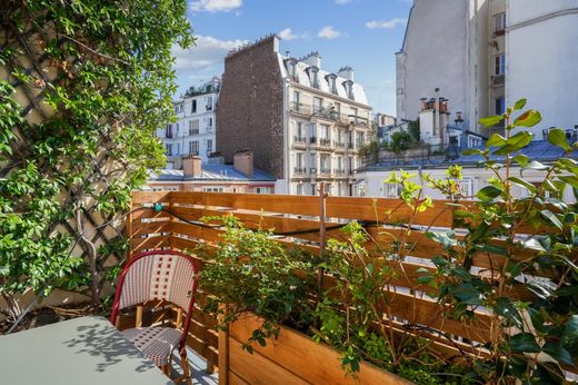아파트 / Montmartre, Abbesses, Grandes-Carrières, Paris