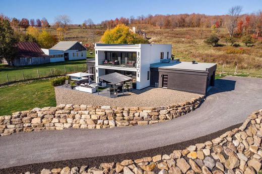 ‏בית חד-משפחתי ב  Saint-Placide, Laurentides