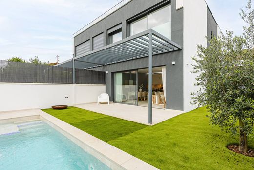 Semidetached House in Sant Pere de Ribes, Province of Barcelona