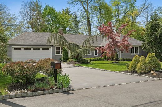 Detached House in Mountainside, Union County