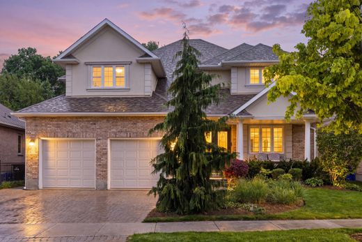 Detached House in Kitchener, Regional Municipality of Waterloo