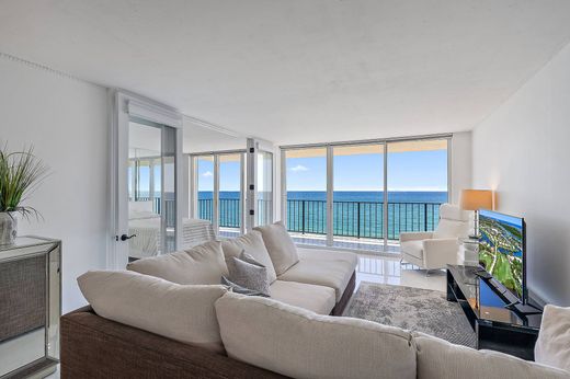 Apartment in Palm Beach, Florida