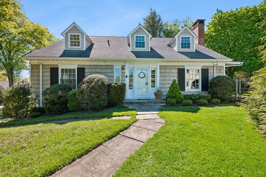 Detached House in Short Hills, Essex County