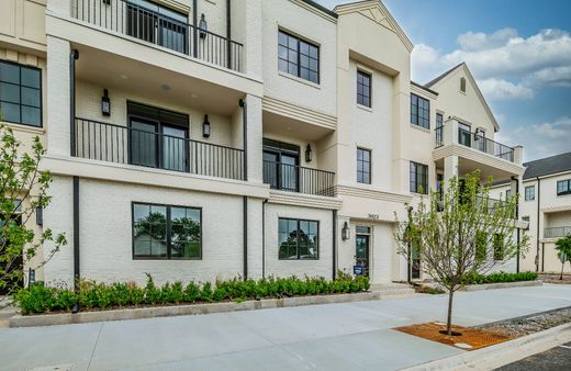 Luxury home in Rogers, Benton County