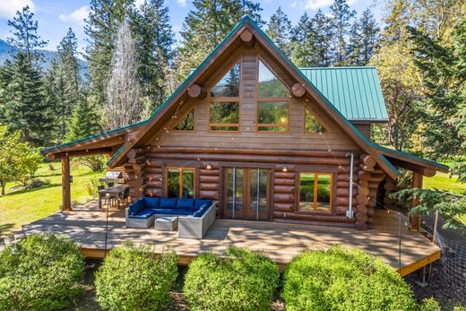 Luxury home in Applegate, Jackson County