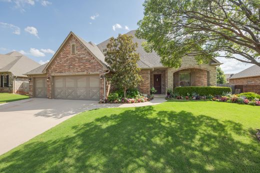 Detached House in Edmond, Oklahoma County