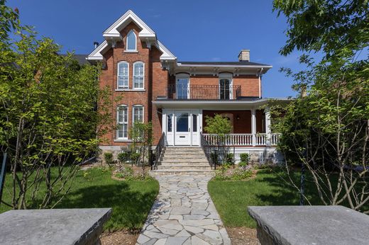 Detached House in Gananoque, Ontario