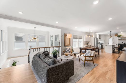 Apartment / Etagenwohnung in Watertown, Middlesex County