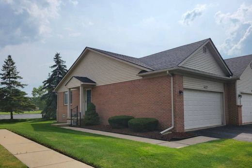 Apartment in Warren, Macomb County
