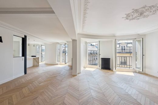 Apartment in Champs-Elysées, Madeleine, Triangle d’or, Paris