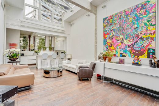 Apartment in Montmartre, Abbesses, Grandes-Carrières, Paris