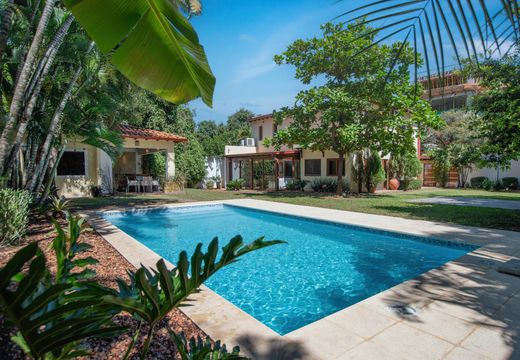 Detached House in Luque, Departamento Central