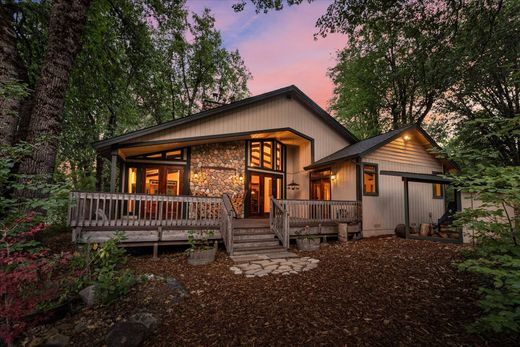 Vrijstaand huis in McCloud, Siskiyou County