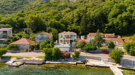 Maison individuelle à Kotor