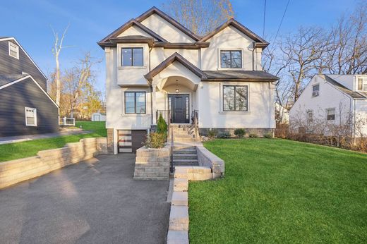 Detached House in Livingston, Essex County