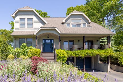 Detached House in Mattituck, Suffolk County