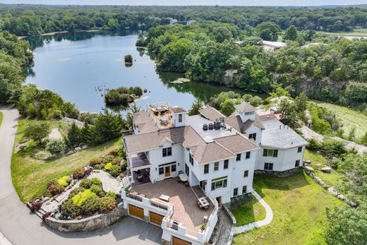 Detached House in Hingham, Plymouth County