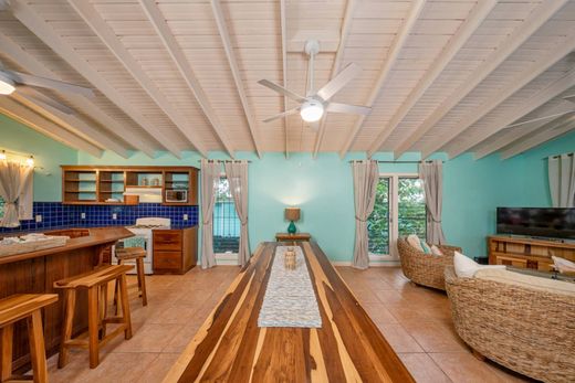 Casa Unifamiliare a Roatán