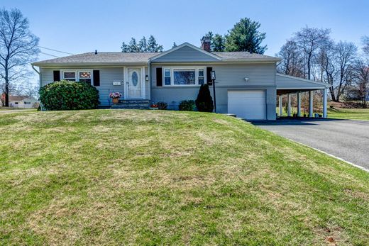Detached House in West Hartford, Hartford County