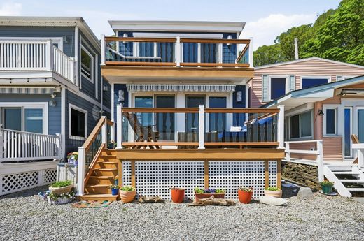 Luxury home in Port Washington, Nassau County