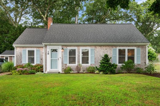 Detached House in Falmouth, Barnstable County