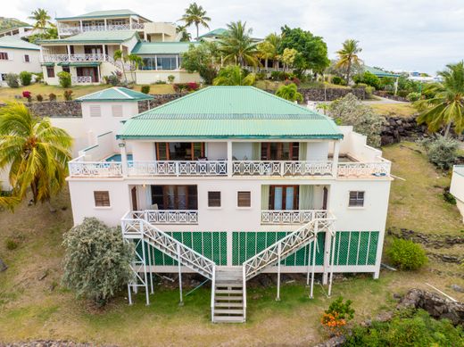 Luxury home in Frigate Bay