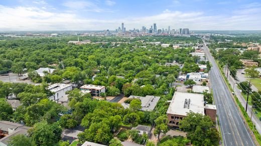 オースティン, Travis Countyの土地