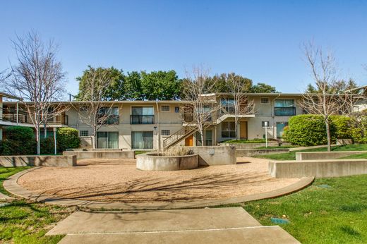 Apartment / Etagenwohnung in Dallas, Dallas County