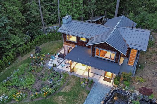 Detached House in Bowen Island, Metro Vancouver Regional District