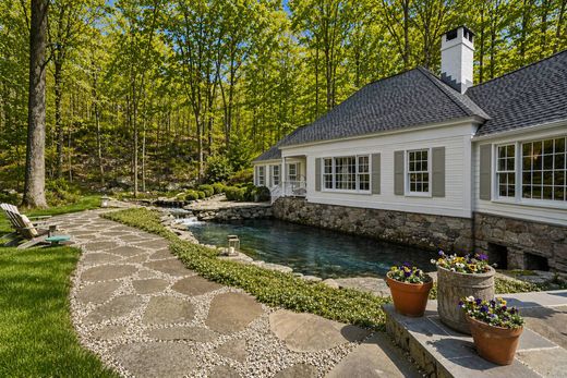 Detached House in Stamford, Fairfield County