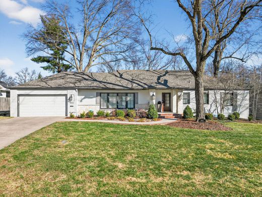 Luxury home in Prairie Village, Johnson County