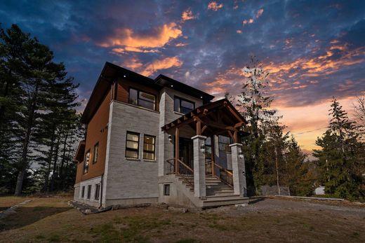 Vrijstaand huis in Saint-Jérôme, Laurentides