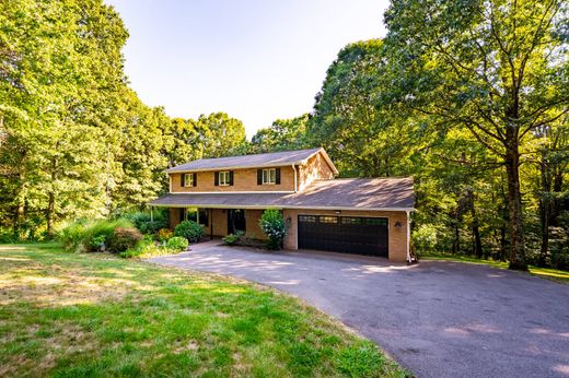 Luxury home in Clinton, Allegheny County