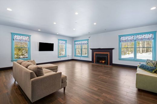 Luxury home in Hamilton, Essex County