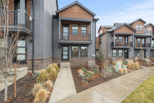 Townhouse in Bend, Deschutes County